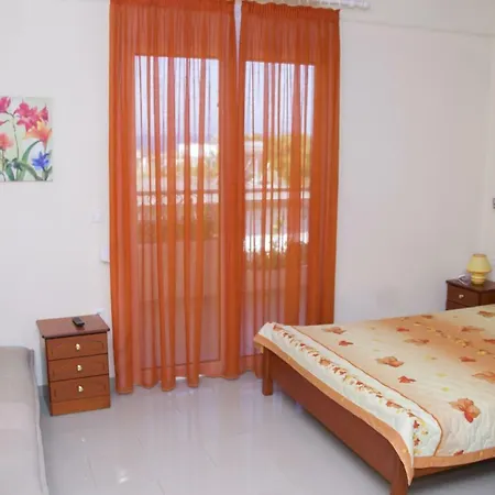 Golden Sun Apartment