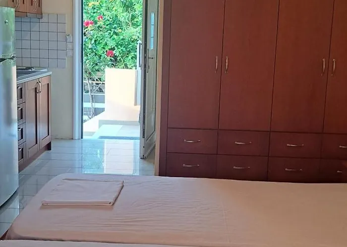 Golden Sun Apartment *