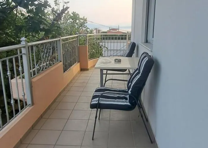 Golden Sun Apartment *