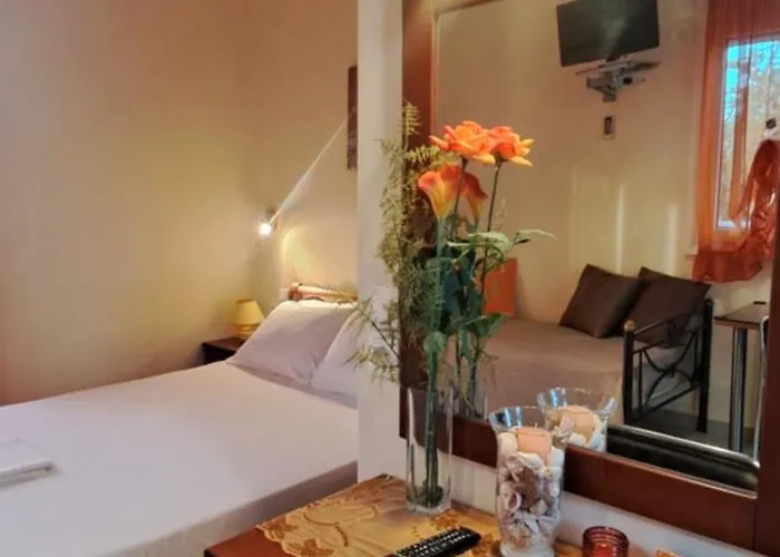 Golden Sun Apartment *