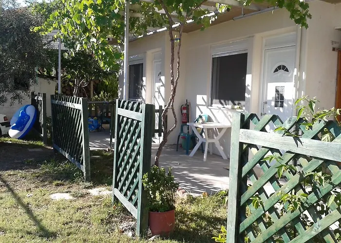 Golden Sun Apartment *