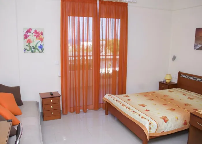 Golden Sun Apartment